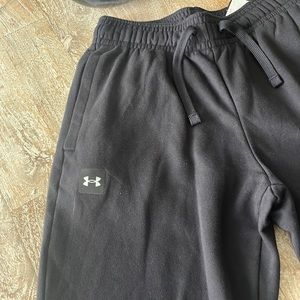 Mens Black Under Armor size medium sweatpants